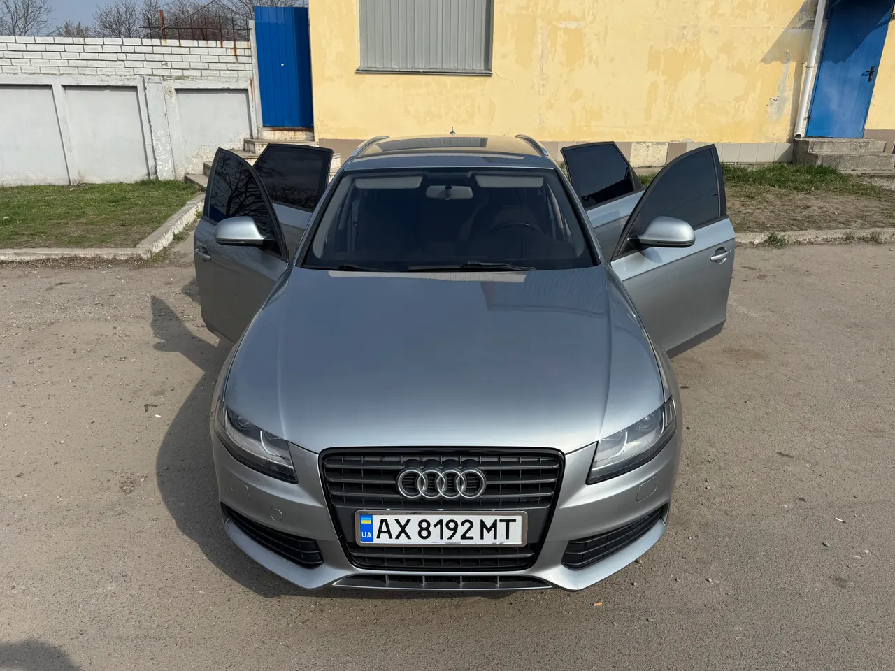 Audi A4 - фото 2
