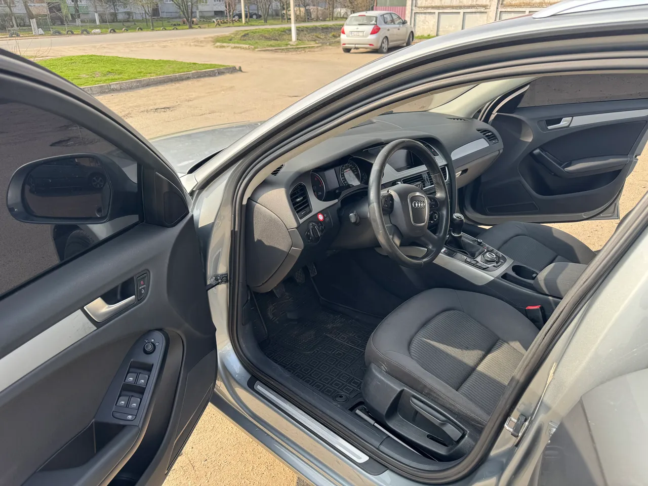 Audi A4 - фото 26