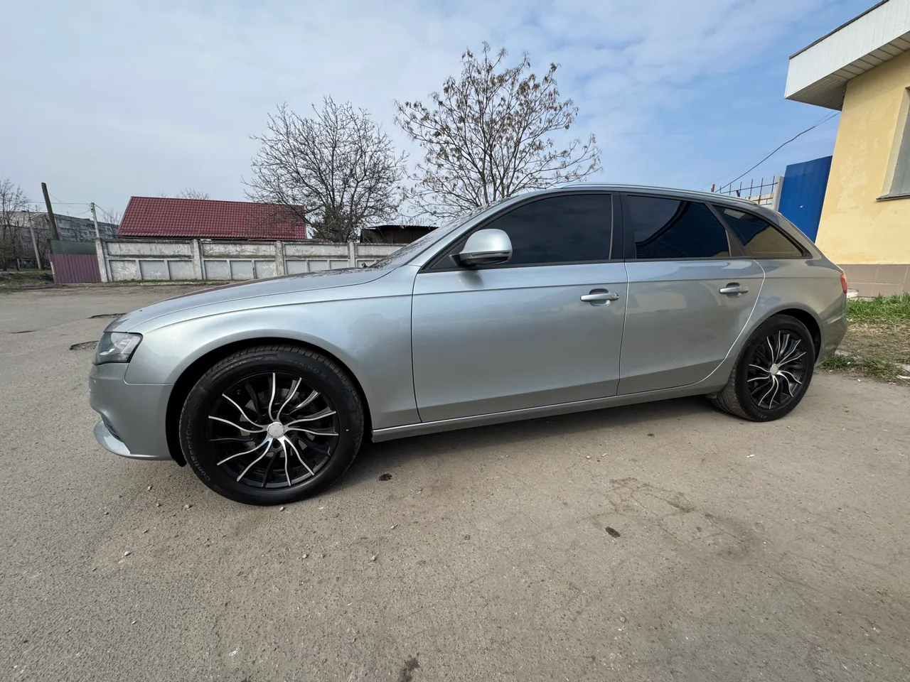 Audi A4 - фото 8