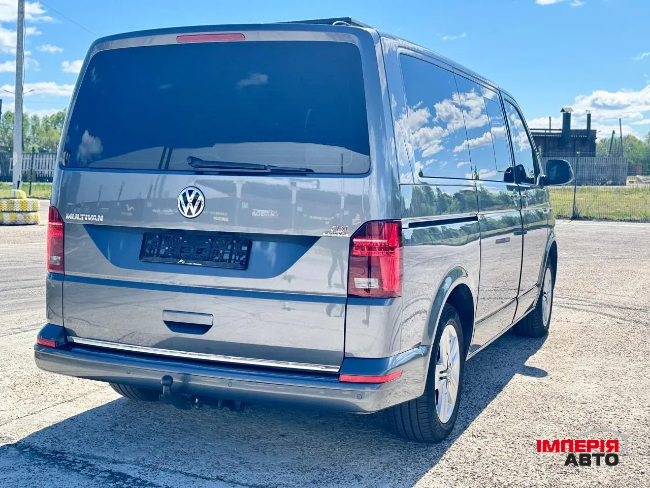 Volkswagen Multivan - фото 7