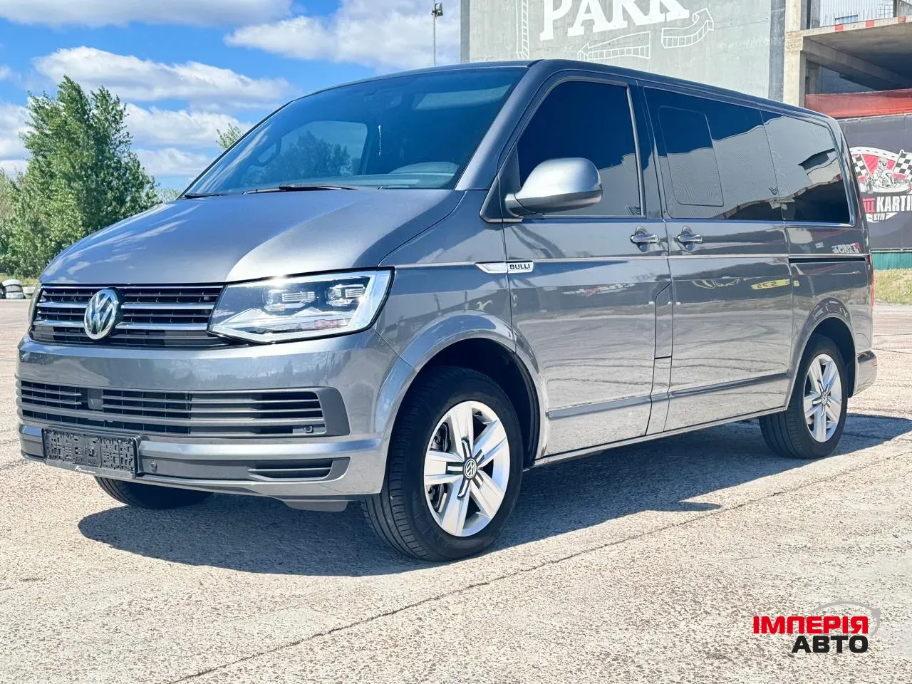 Volkswagen Multivan - фото 10