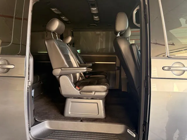 Volkswagen Multivan - фото 4