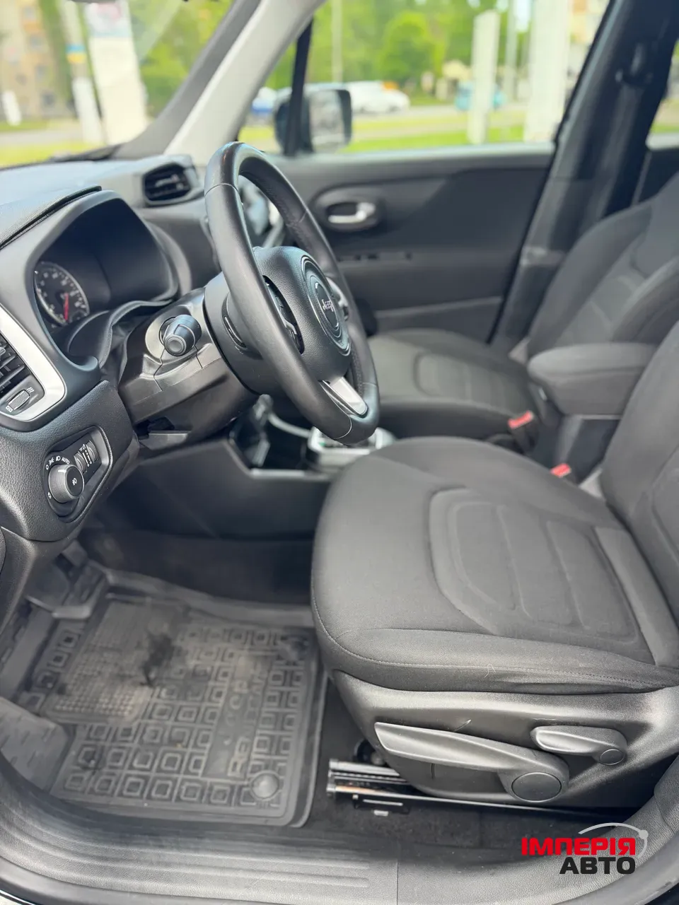 Jeep Renegade - фото 7