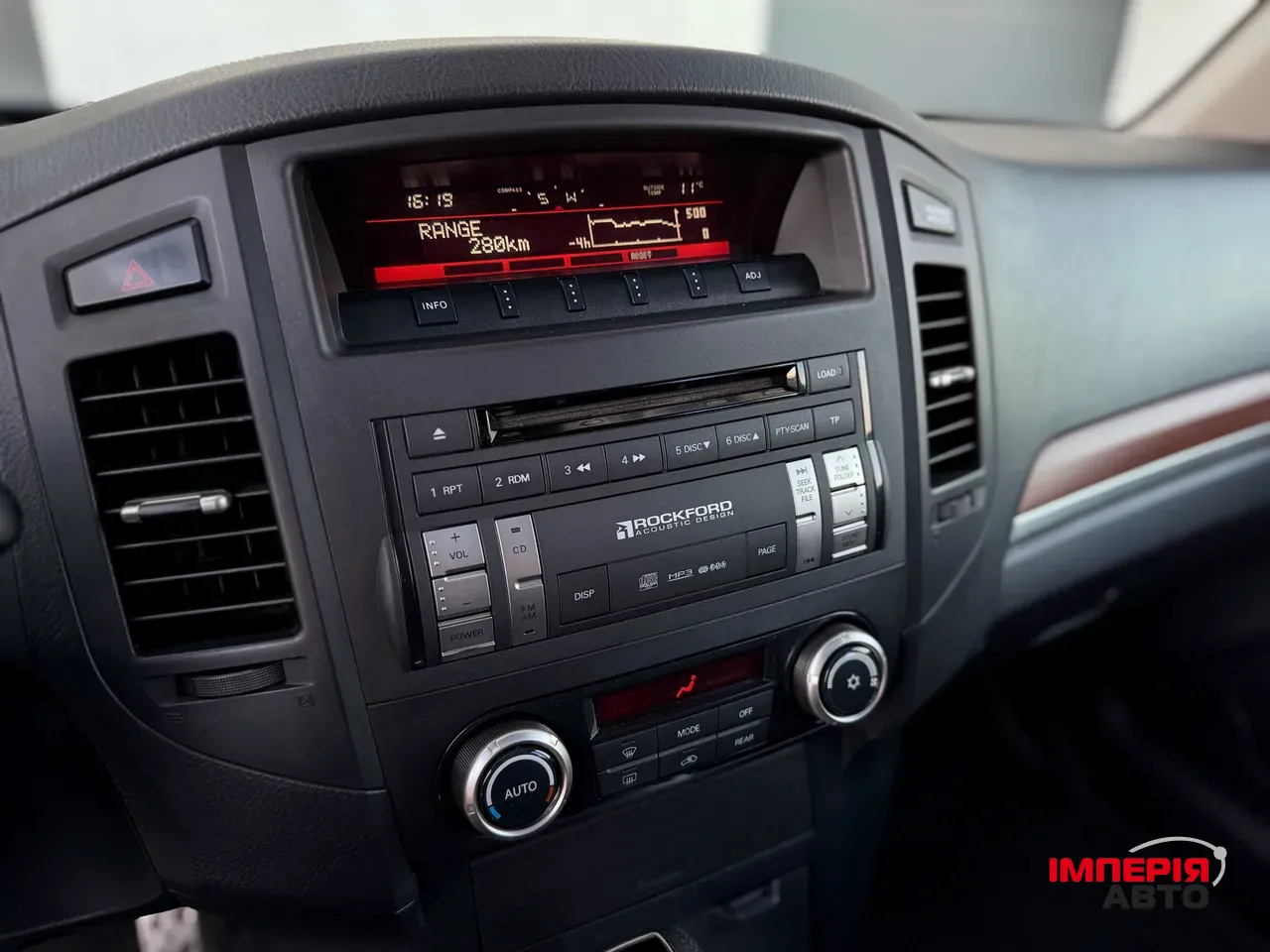 Mitsubishi Pajero - фото 24