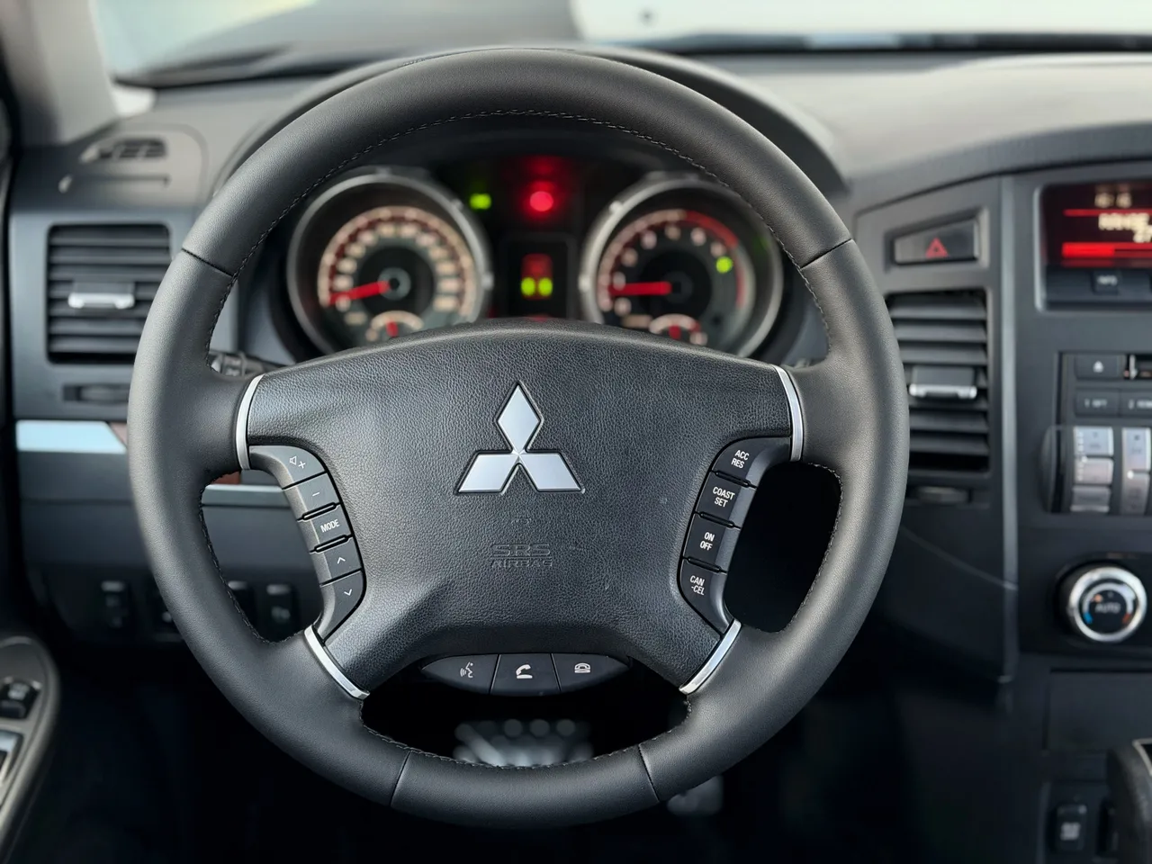 Mitsubishi Pajero - фото 18