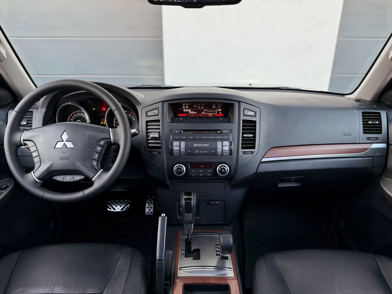 Mitsubishi Pajero - фото 17