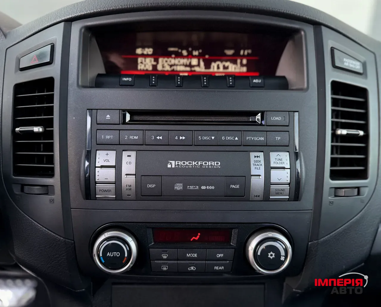 Mitsubishi Pajero - фото 26