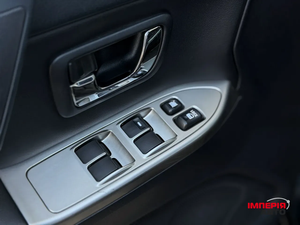 Mitsubishi Pajero - фото 13