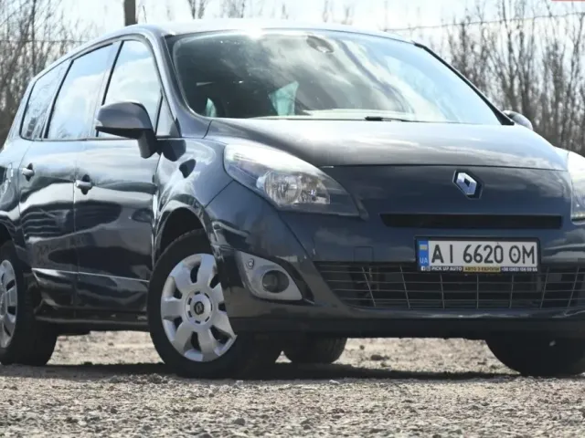 Renault Megane - фото 1