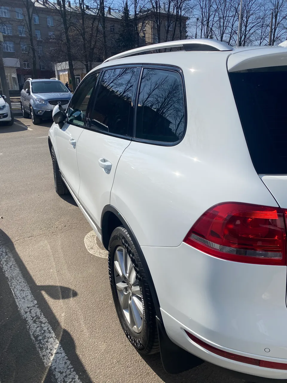 Volkswagen Touareg - фото 1