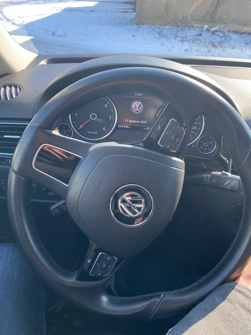 Volkswagen Touareg - фото 6