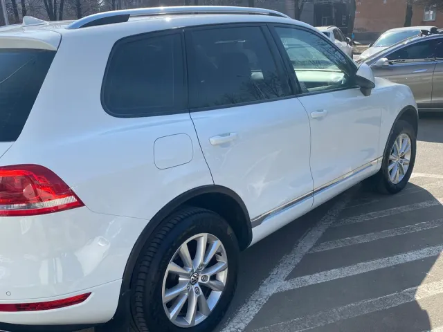 Volkswagen Touareg - фото 2