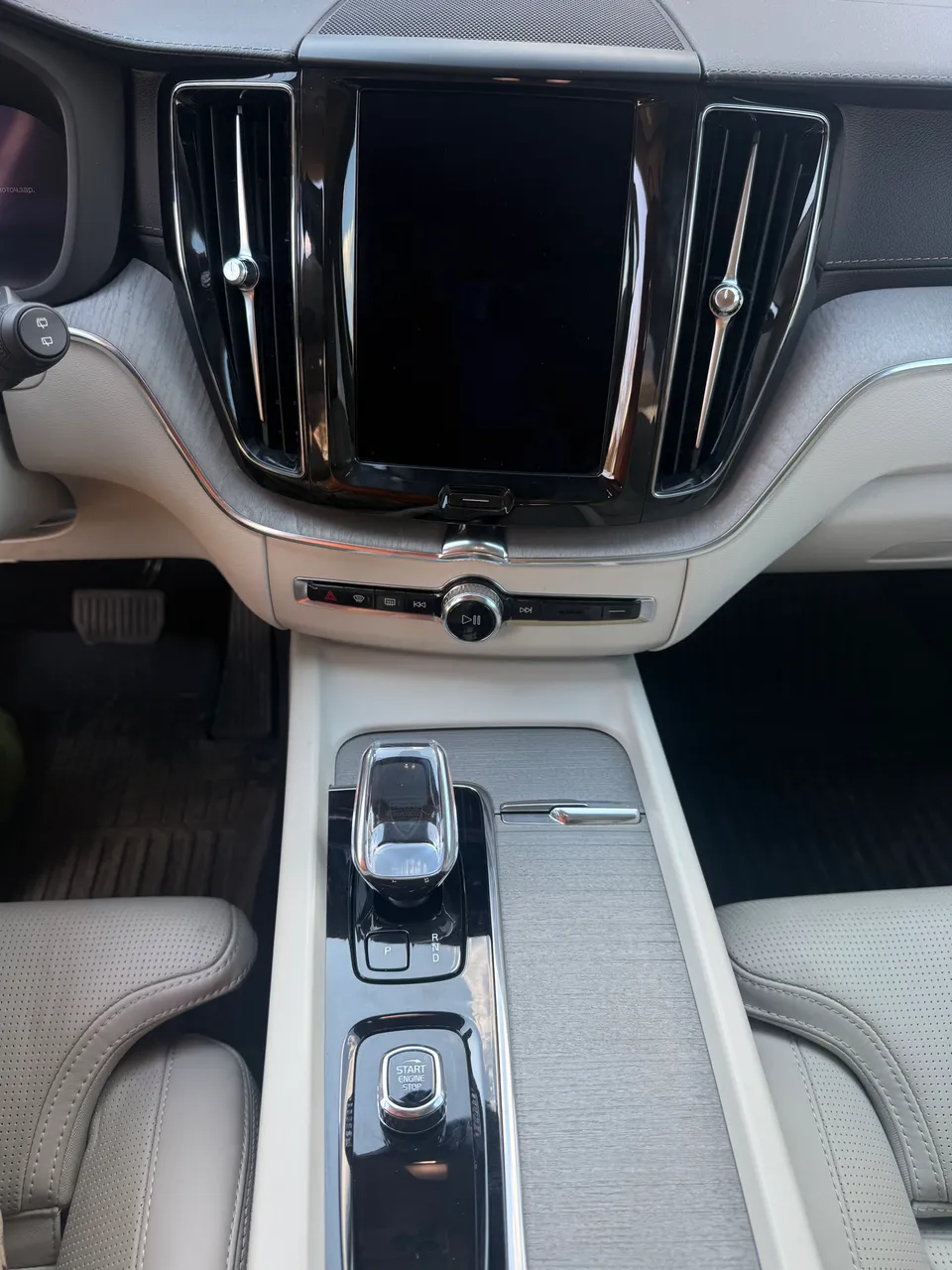 Volvo XC60 - фото 11