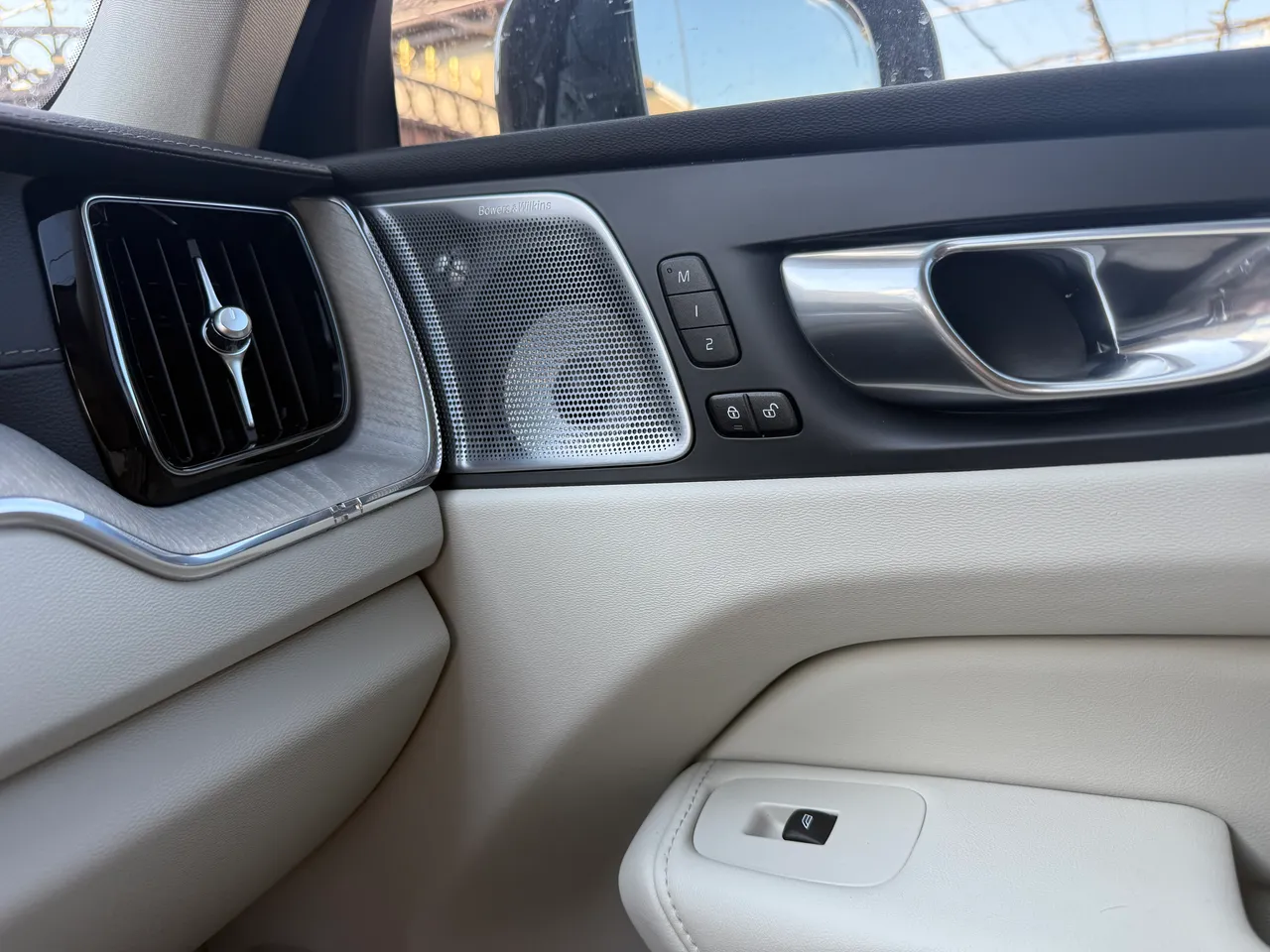 Volvo XC60 - фото 12