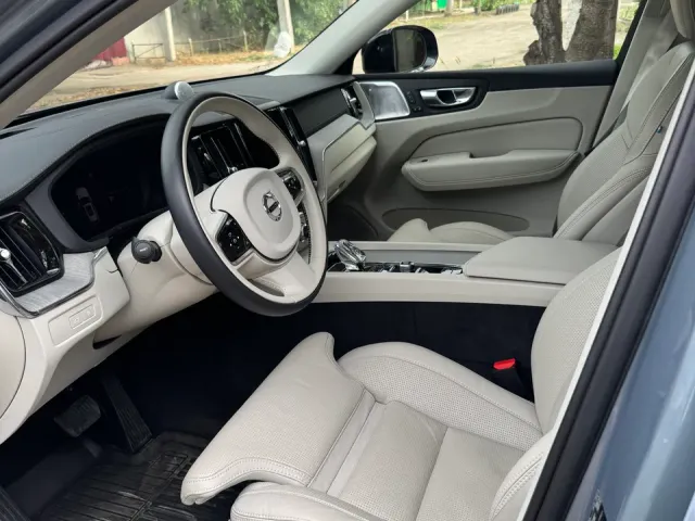 Volvo XC60 - фото 2