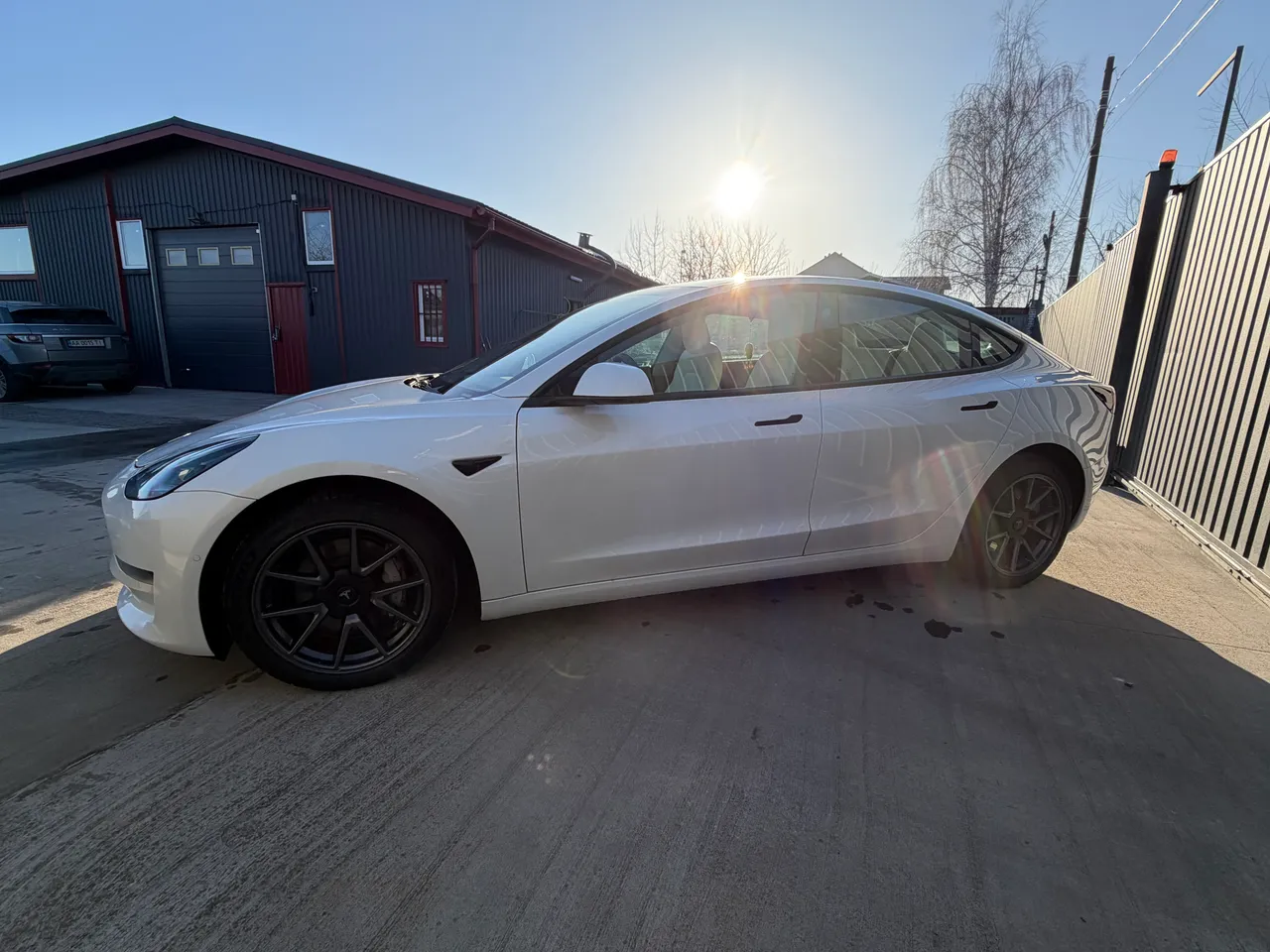Tesla Model 3 - фото 7