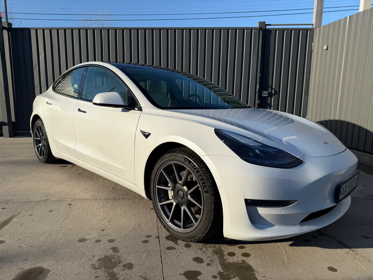 Tesla Model 3 - фото 1