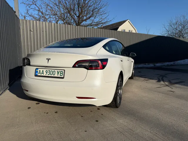 Tesla Model 3 - фото 4