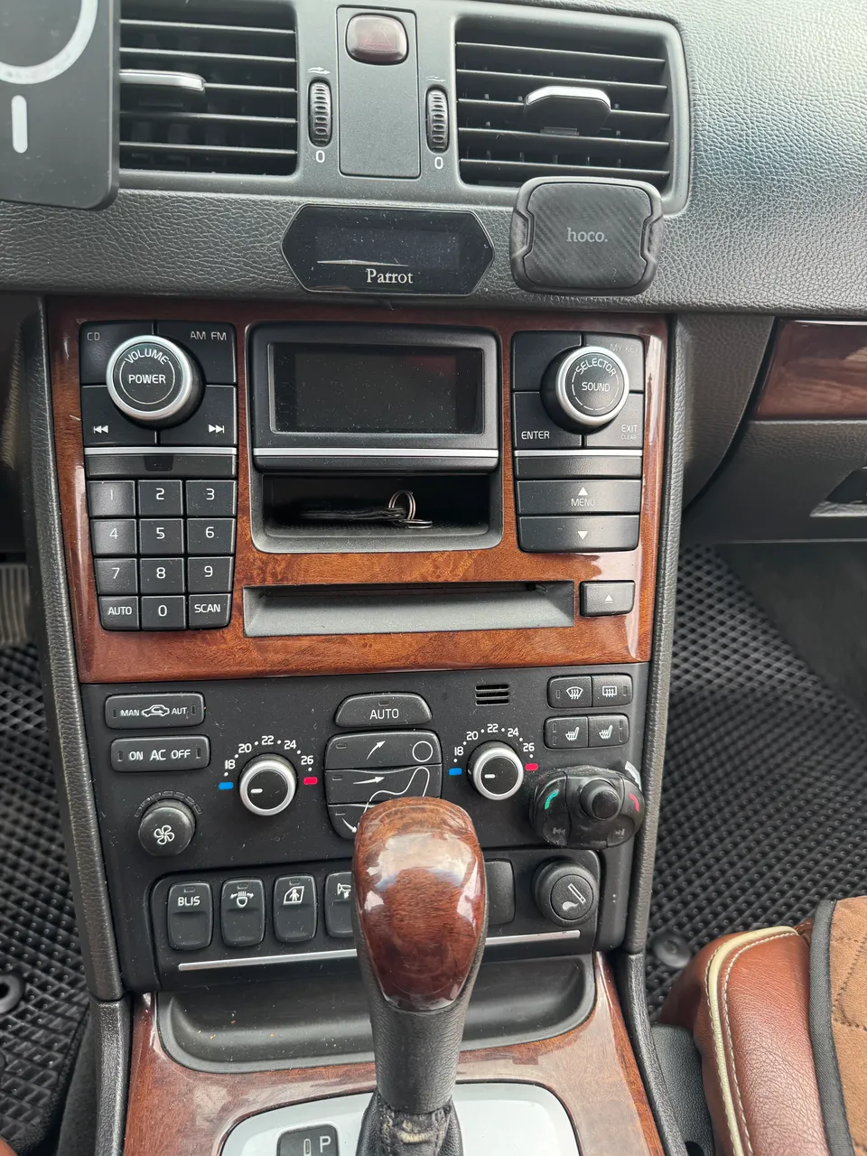 Volvo XC90 - фото 10