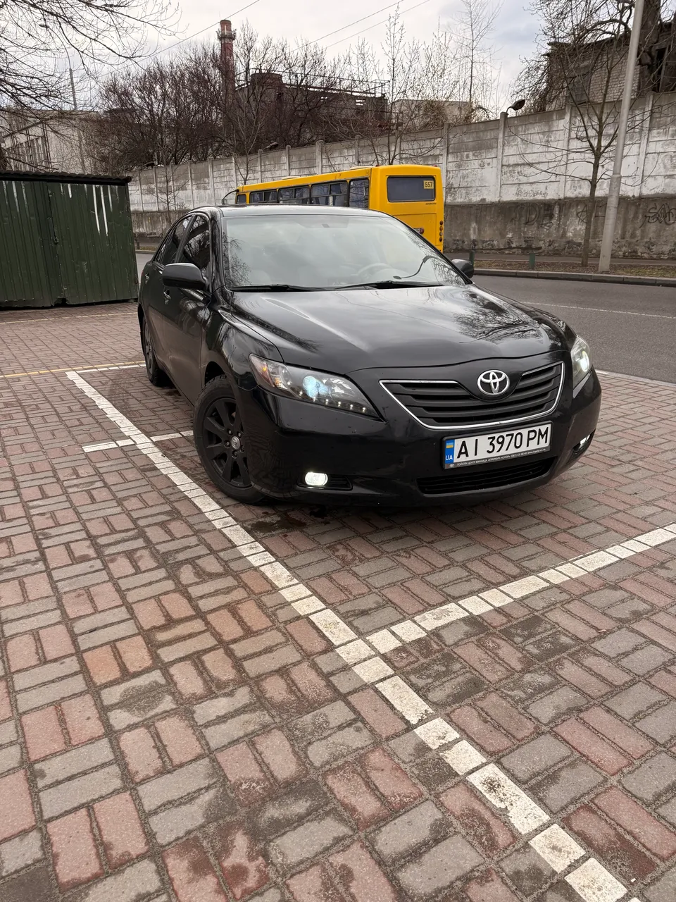 Toyota Camry - фото 1