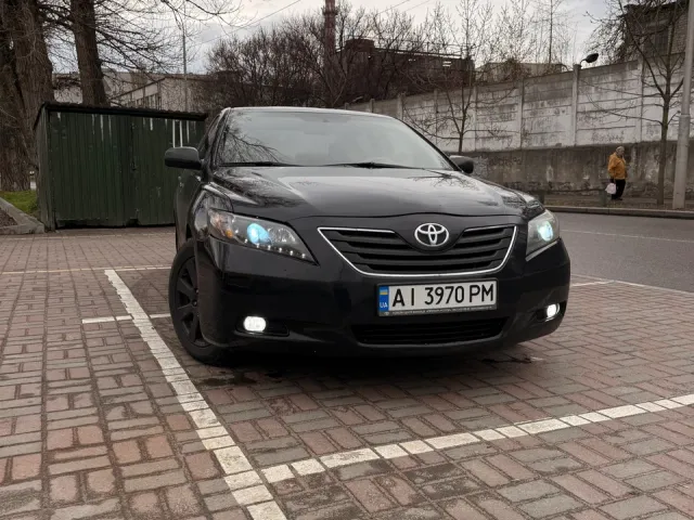 Toyota Camry - фото 2