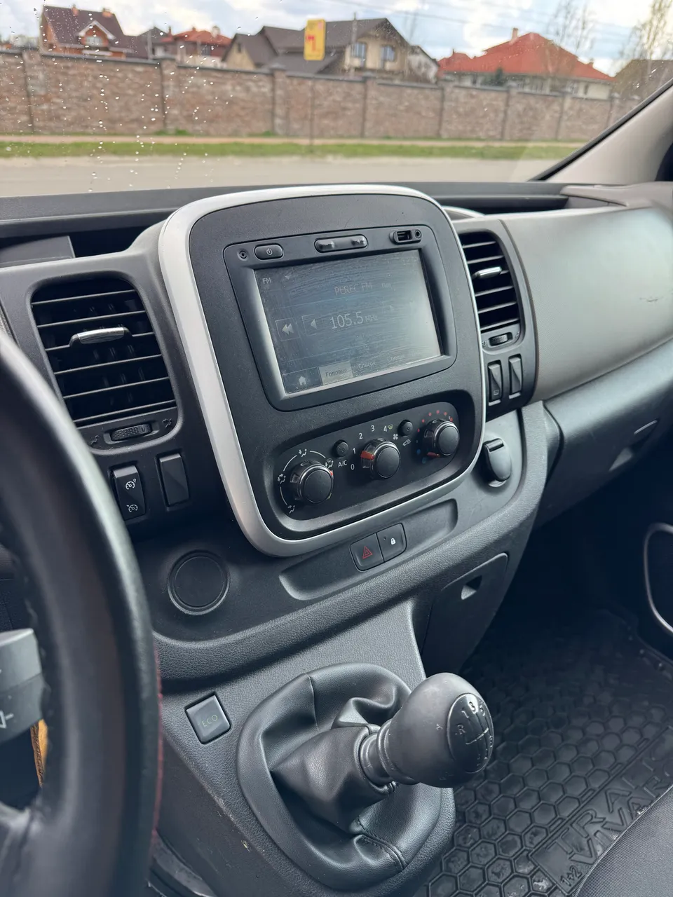 Renault Trafic - фото 18