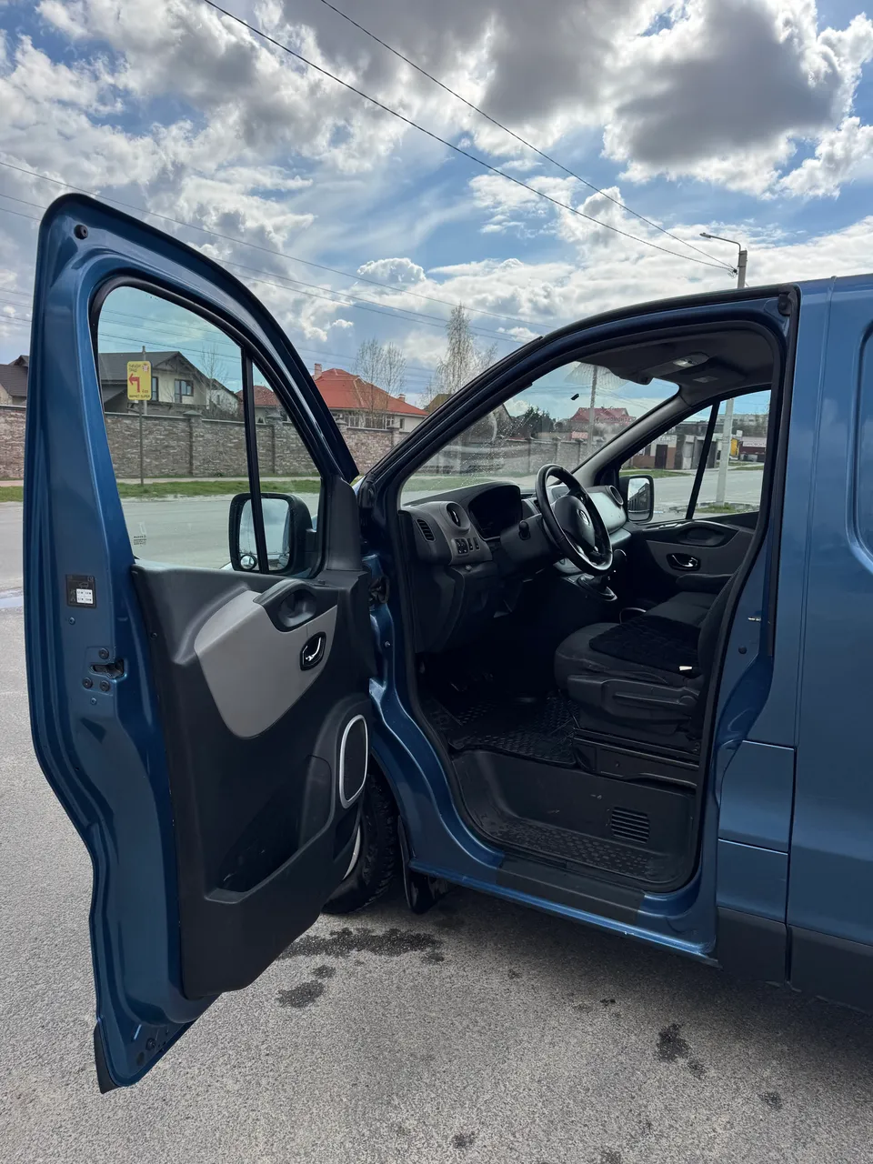 Renault Trafic - фото 13