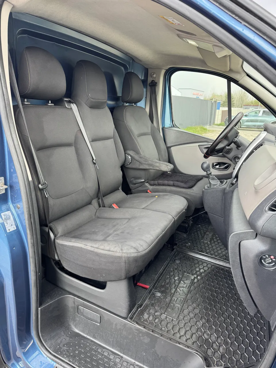 Renault Trafic - фото 11