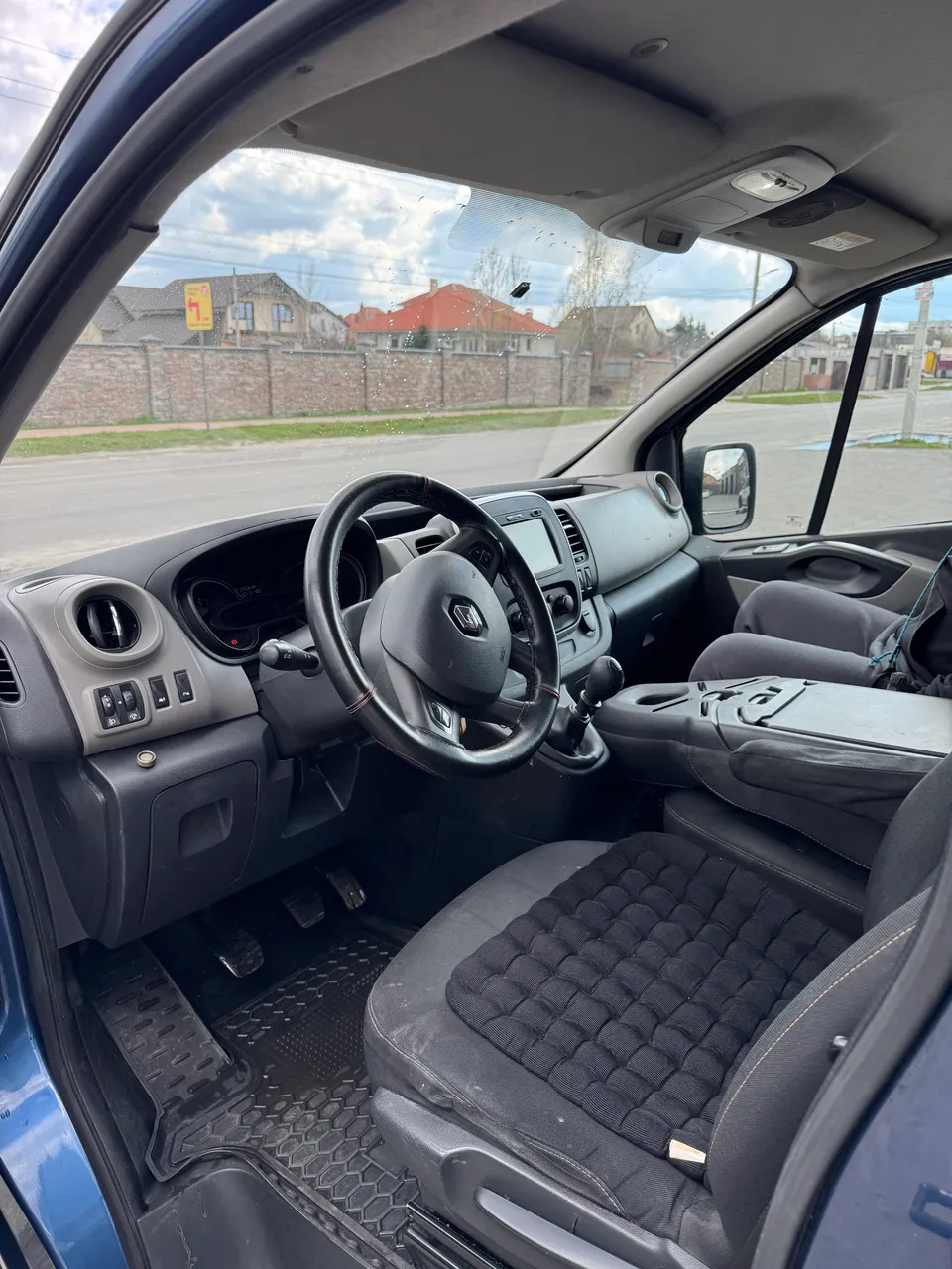 Renault Trafic - фото 22