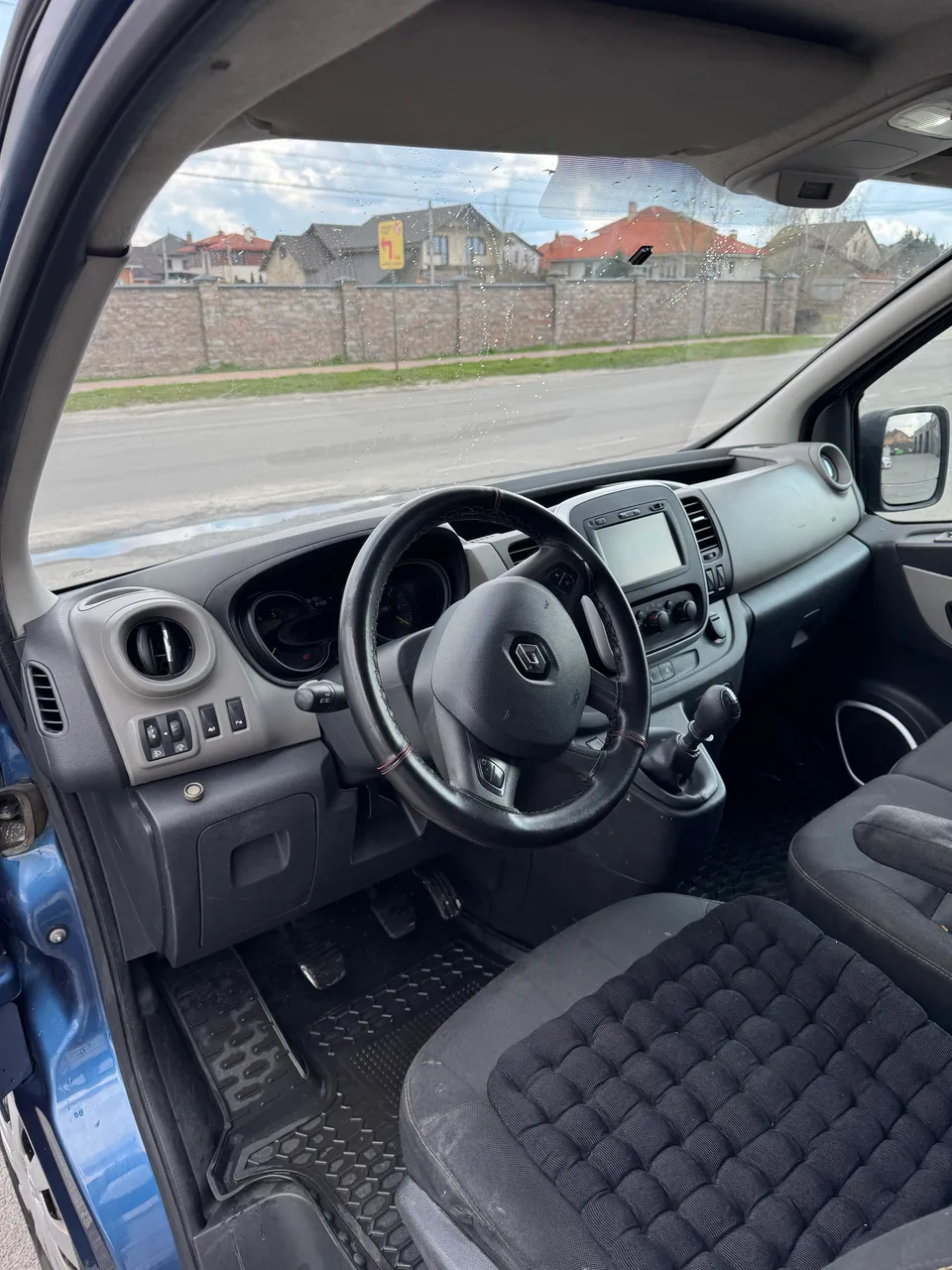 Renault Trafic - фото 15