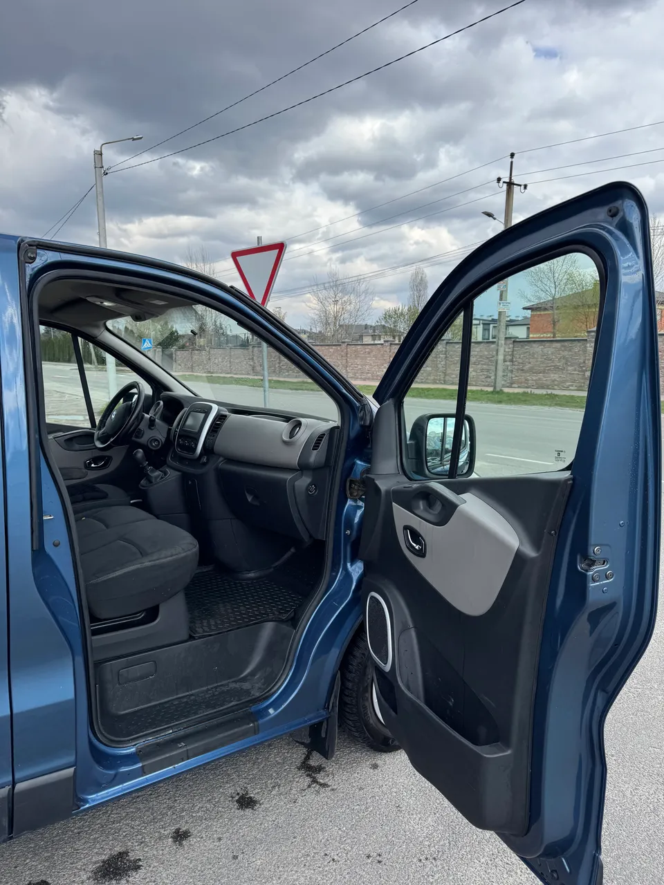 Renault Trafic - фото 10