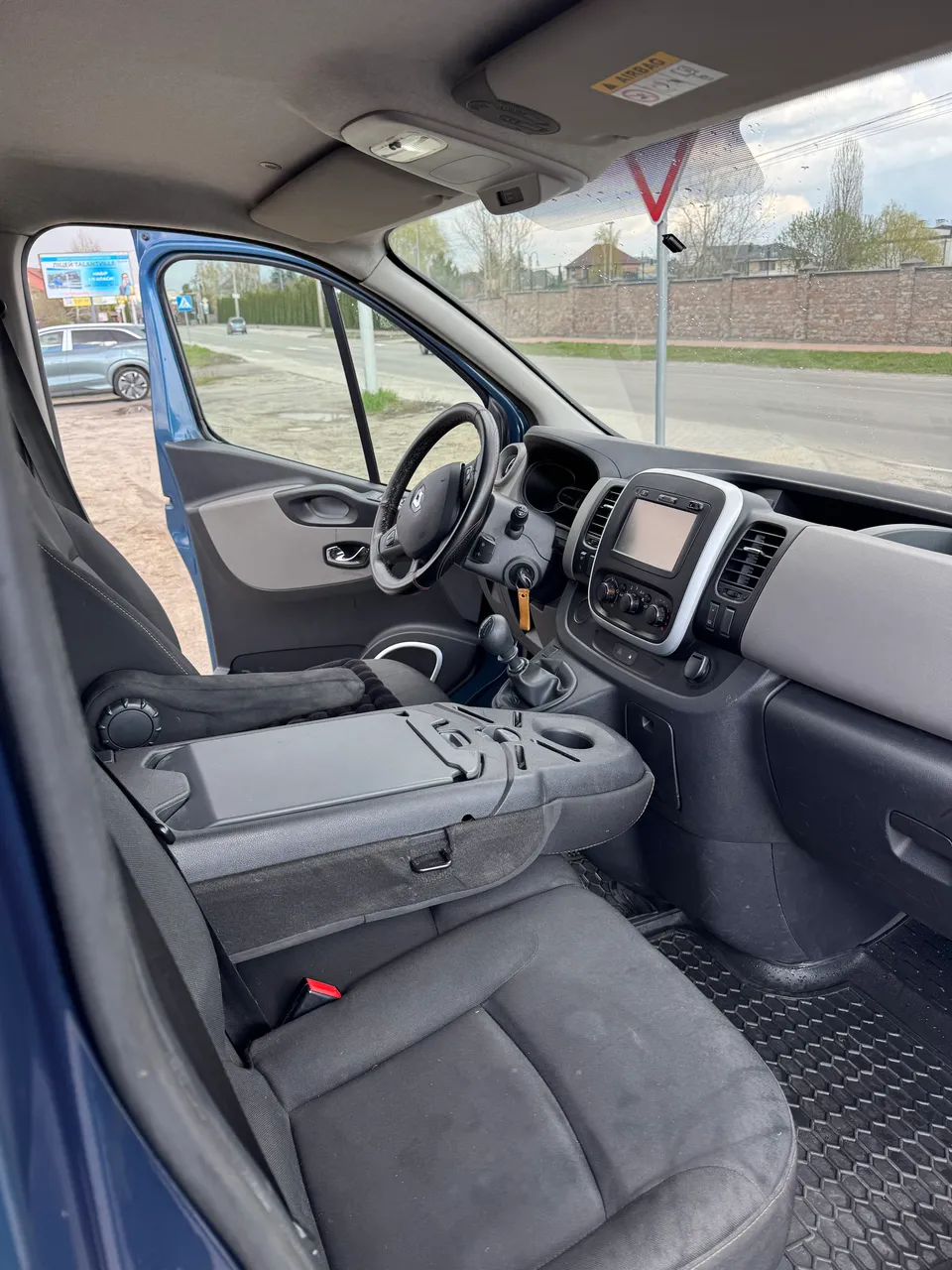 Renault Trafic - фото 21