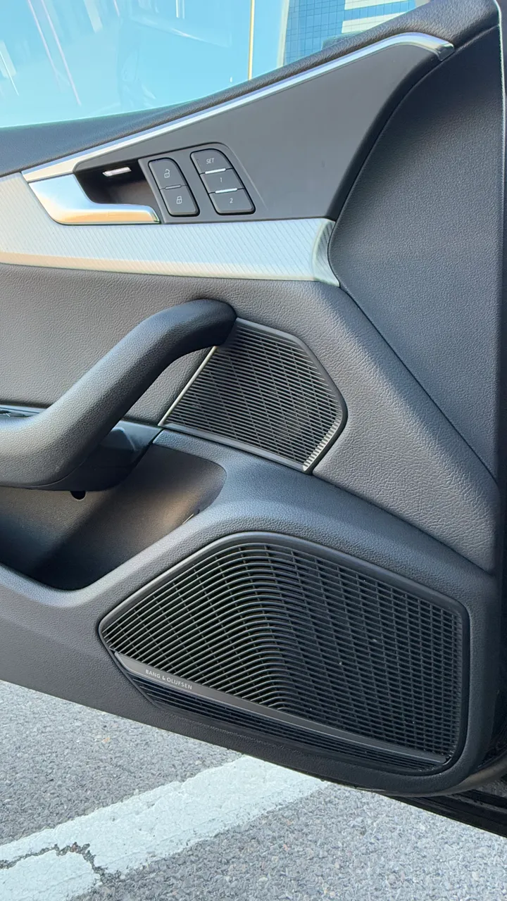 Audi A4 - фото 17