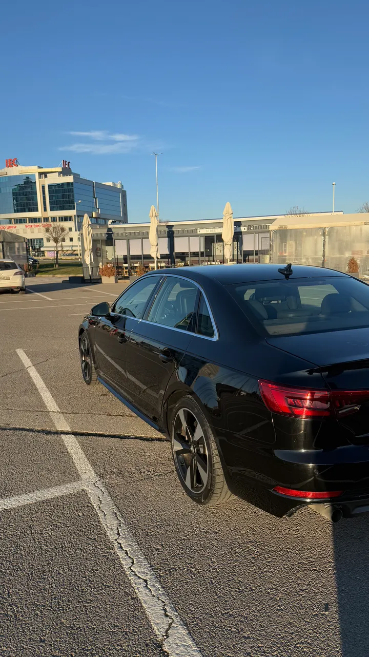Audi A4 - фото 9
