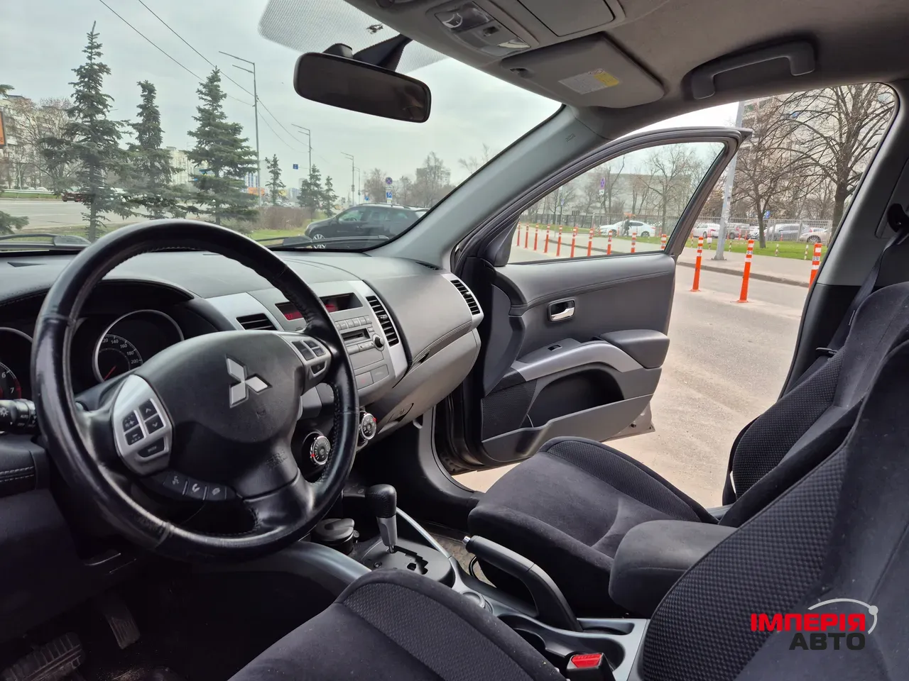 Mitsubishi Outlander - фото 2