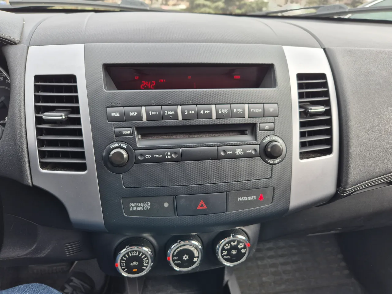 Mitsubishi Outlander - фото 15