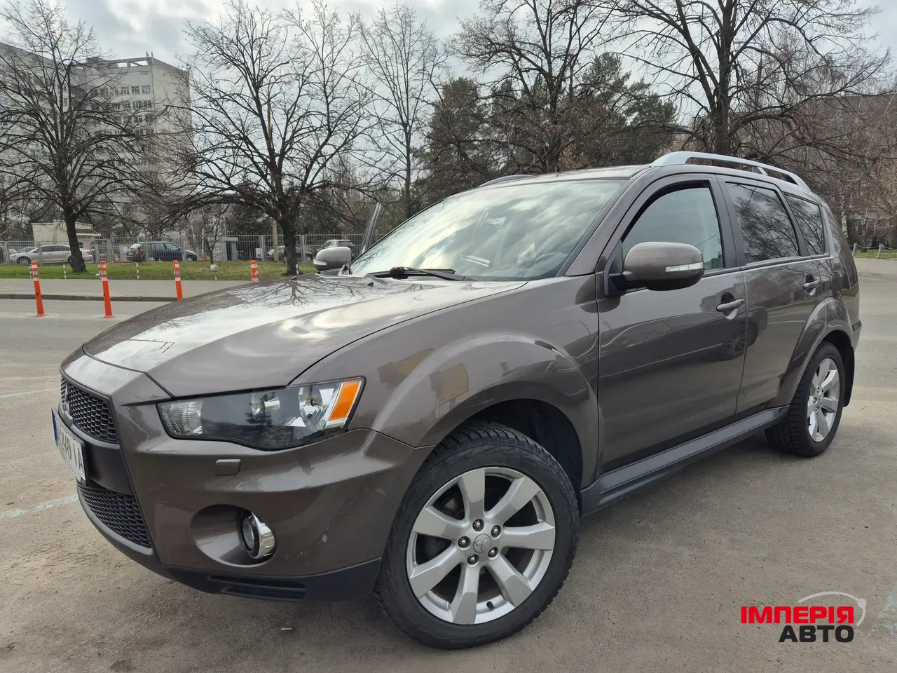 Mitsubishi Outlander - фото 1