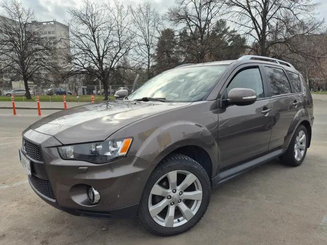 Mitsubishi Outlander - фото 1