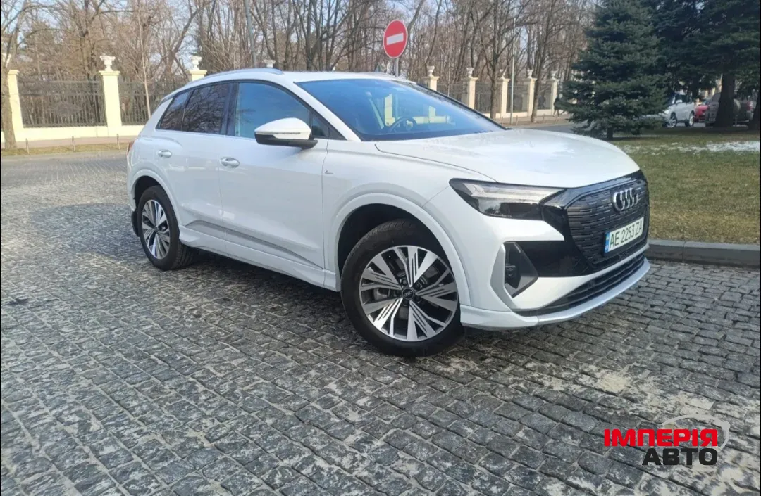 Audi Q4 e-tron - фото 1