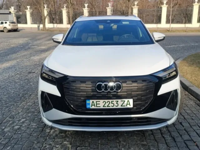 Audi Q4 e-tron - фото 4