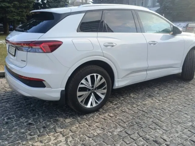 Audi Q4 e-tron - фото 2