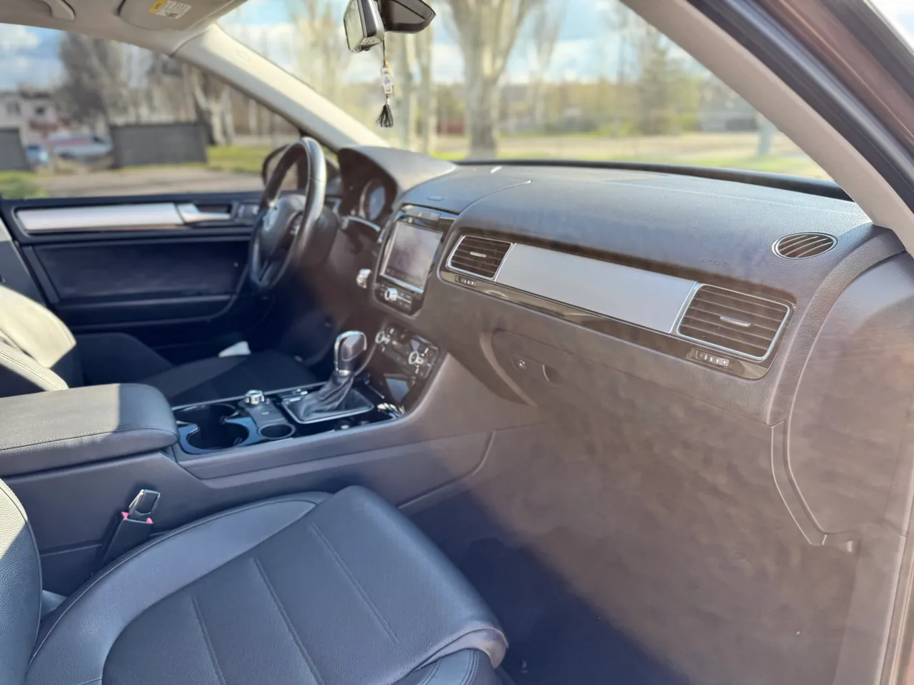 Volkswagen Touareg - фото 10