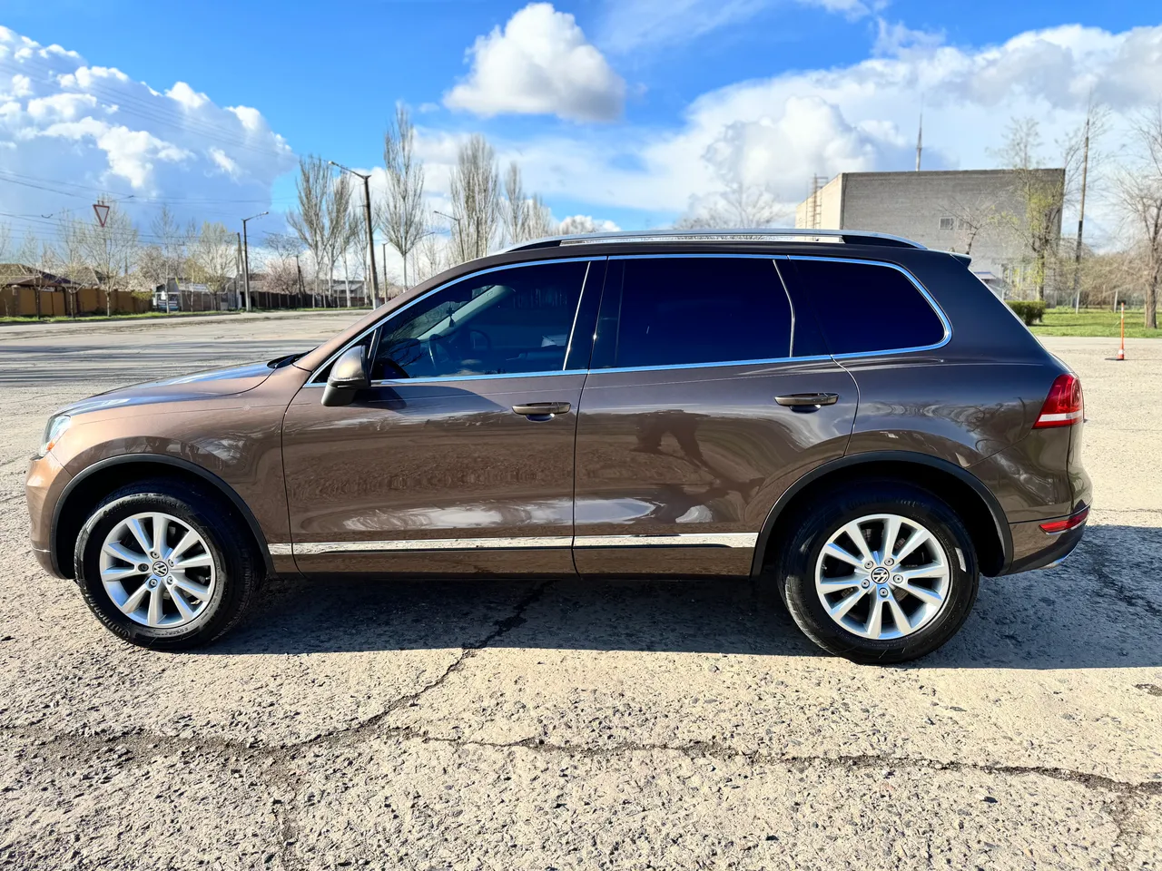 Volkswagen Touareg - фото 2