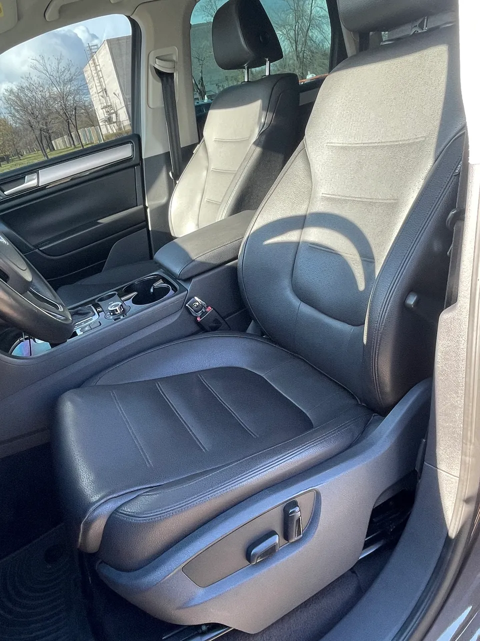 Volkswagen Touareg - фото 12