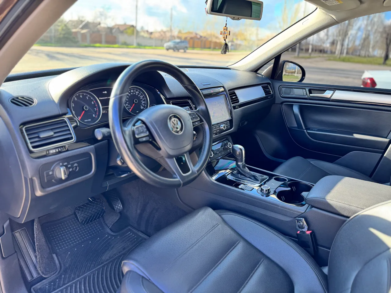 Volkswagen Touareg - фото 9