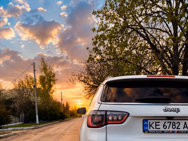 Jeep Compass - фото 1
