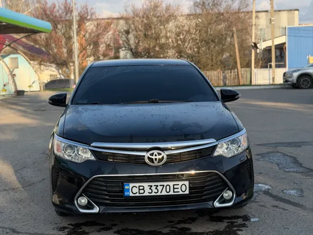 Toyota Camry - фото 1