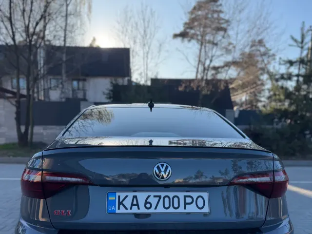 Volkswagen Jetta - фото 4