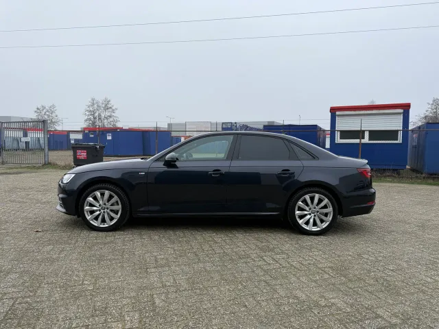 Audi A4 - фото 5