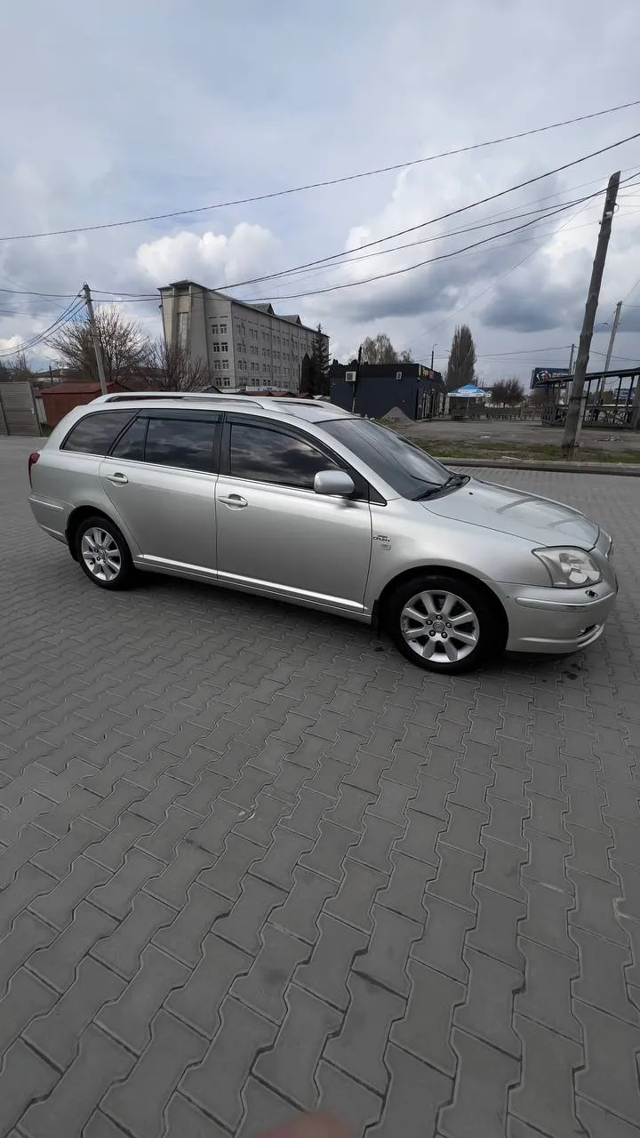 Toyota Avensis - фото 4